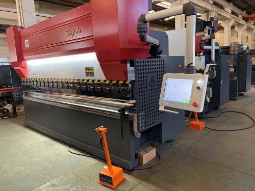 折彎機先行者：豐科機械數控折彎機助力鈑金加工，更高效更節能！? 